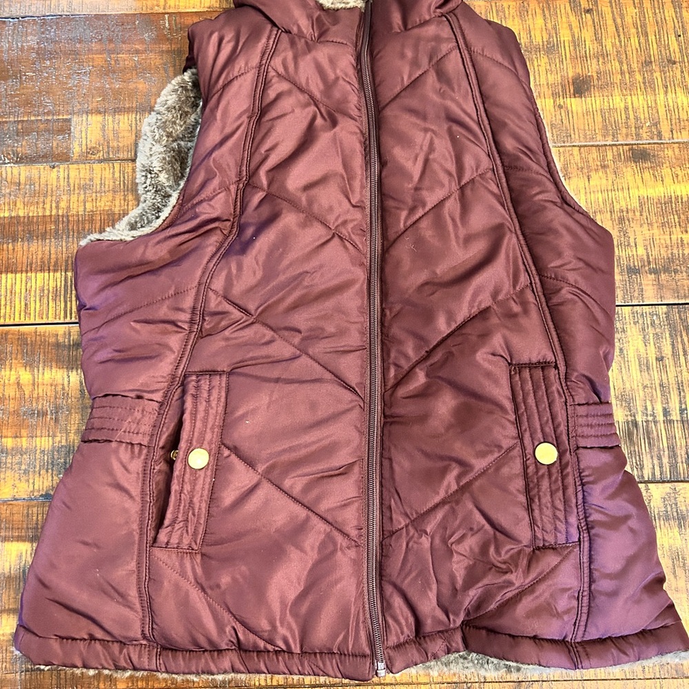 Women's Warm Quilted Vest - Burgundy
